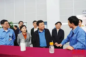 陈飞来岳参加省人大代表小组主题活动图片