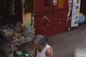 女孩打开街景地图看到已故的奶奶：那一幕，感觉她还在我身边图片