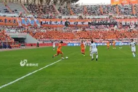 泽卡打入中超首球，泰山队主场2-1梅州客家图片