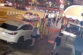 美哈佛助教与街头流浪汉大打出手 双方抡棒挥拳图片