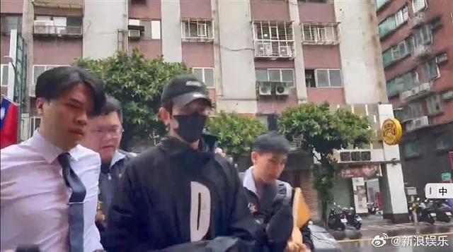 贾静雯回应丈夫被警方拘提