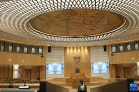 中国援建的津巴布韦新议会大厦举行交接仪式图片