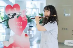 情暖护士节，公益演出在北京协和医院门诊上演图片