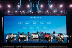 油耗百公里4.2L起，语音系统与华为合作，全新凯美瑞上市图片