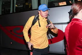 媒体人：颜骏凌对两个丢球都要负一定责任，王大雷是更明智的选择图片