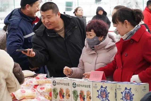 燃动寒冬！乌鲁木齐丝绸之路冰雪风情节米东区分会场“热辣”开场