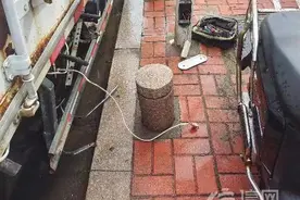 货车私接路灯电源用电 青岛市路灯管理处进行查处警告图片