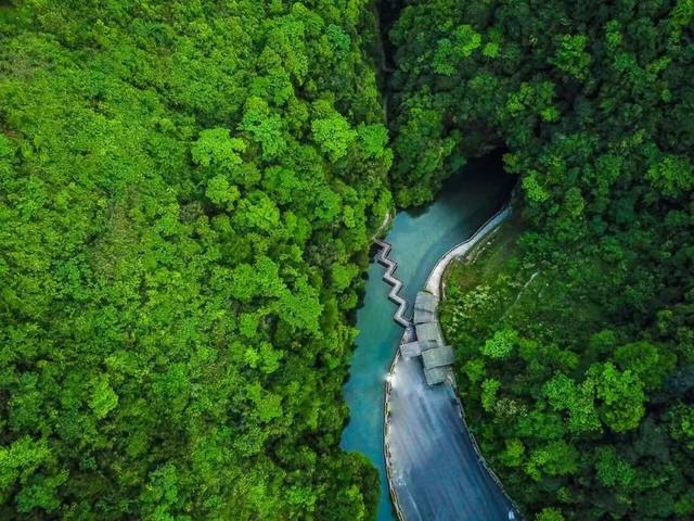 惊艳伦敦！双河溶洞携北纬 28°秘境奇观闪耀世界舞台！