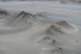 身临其境！走进青海黑独山 感受现实版水墨丹青画图片
