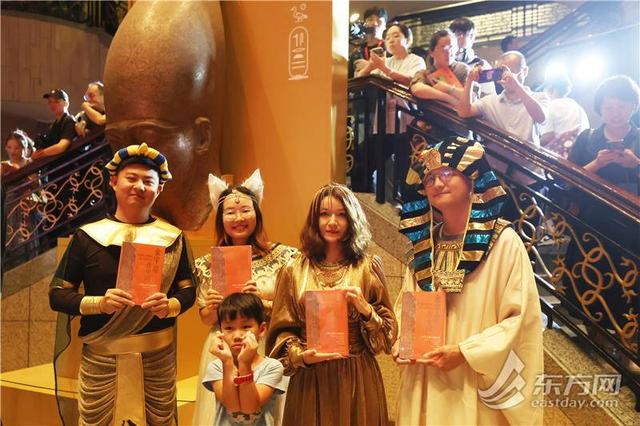 直击上博“168小时嘉年华”首日！夜场票已全部售罄 | 组图