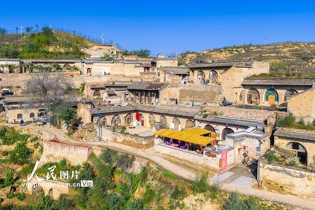 山西吕梁：窑洞院落景色美