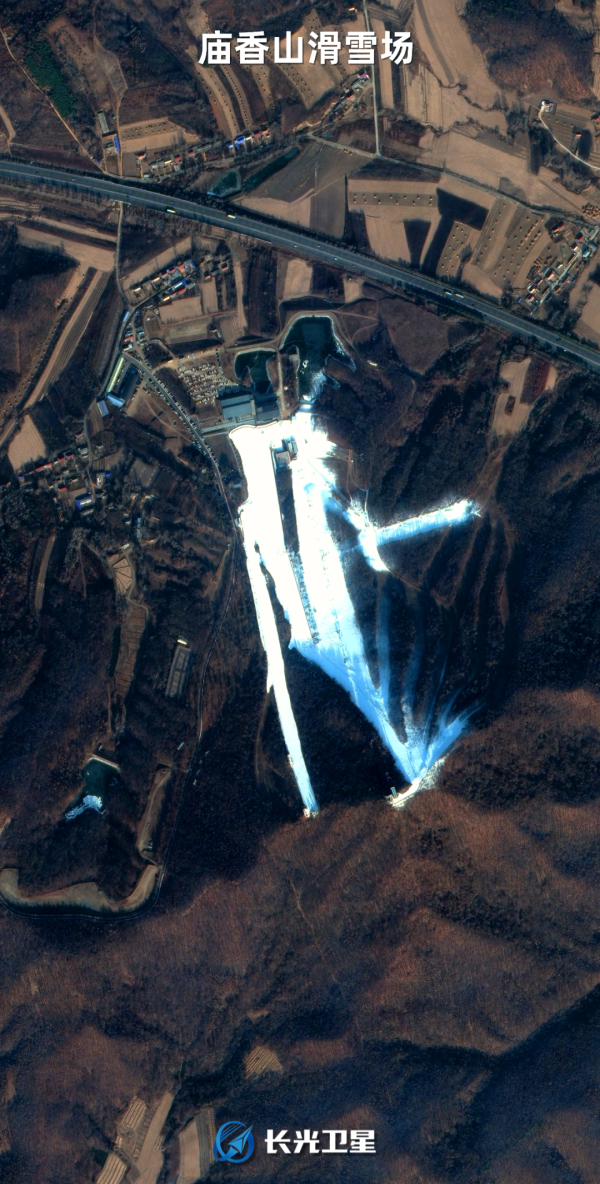 “吉林一号”卫星新闻｜60万米高空瞰吉林热雪开板