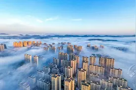 航拍赤壁丨“雾”入仙境 沉醉在赤壁初冬的清晨图片