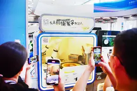 机器人大会上谁最受欢迎？图片