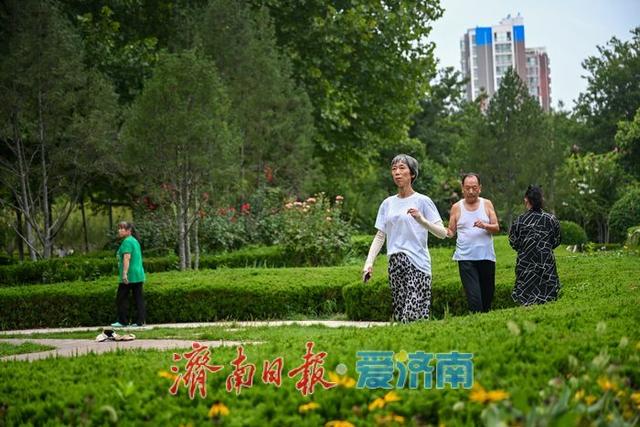 济南花圃公园：城市绿肺润民心