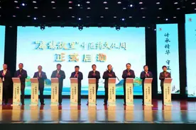 “扁鹊故里”中医药文化周开幕，市民沉浸式体验中医药文化市集图片