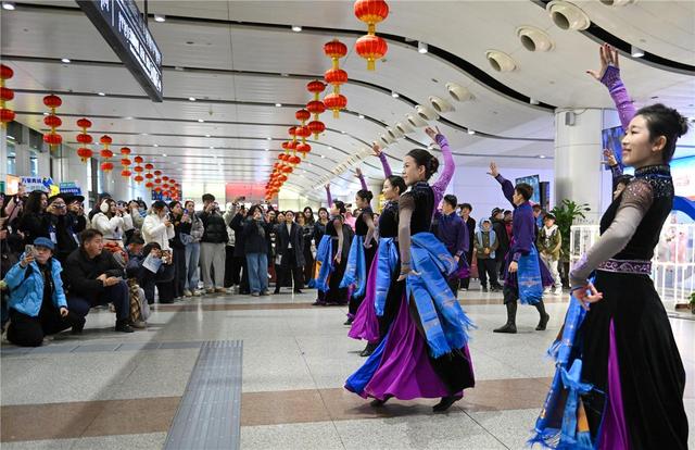 呼和浩特迎来大湾区文旅踩线团
