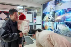 银川快递小哥马小龙，好样的！图片