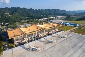 湘西边城机场建成通航 改善当地交通格局图片