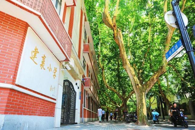 突发讣告，她于昨日逝世，官方社交账号已变黑白