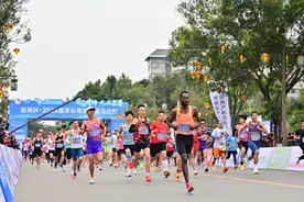 5000名跑友齐聚 龙年重庆首场马拉松长寿湖畔开跑图片