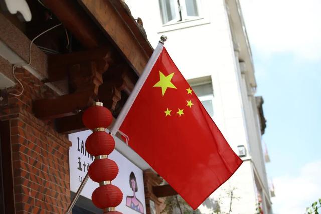 氛围拉满！古城刷屏了，最美中国红！