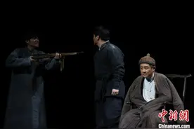 陕西人民艺术剧院创排的话剧《白鹿原》在银川剧院上演图片