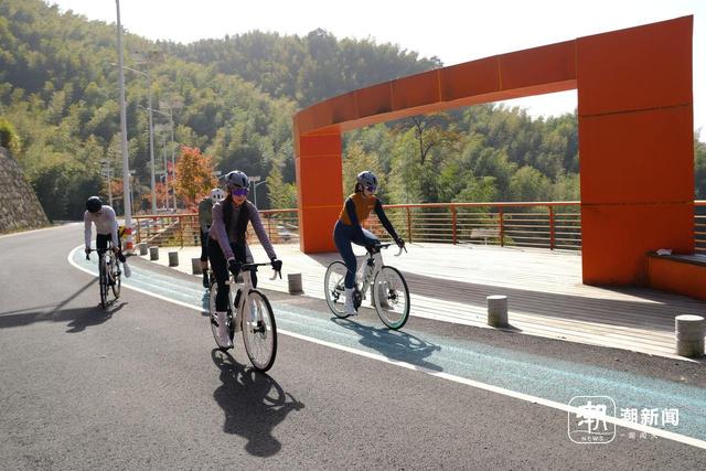 绍兴：秋景里的骑行热