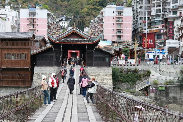 泸定桥畔，VR技术让红色记忆穿越时空