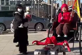 机器狗拉车“秀肌肉” “能扛两个成年人 每秒走4米”图片