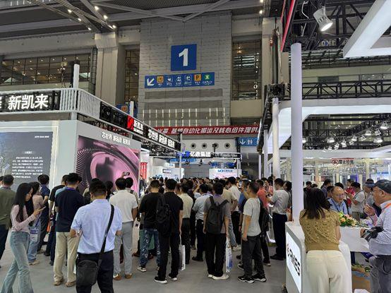 图集|第二届“湾芯展”在深开幕，观众“挤爆”参展企业展台