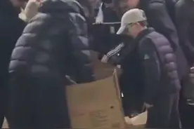凌晨4点排长队，德国人疯抢中国烟花！湖南人：来浏阳放个够图片