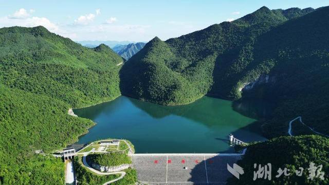 咸丰：山清水秀龙洞湾