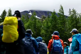 （外代一线）富士山迎来登山季　首次收门票并限流图片