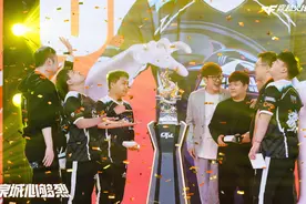 从倒数第一到决赛夺冠，白鲨指挥N9赛后激动落泪图片