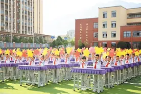 “课桌舞”减负又增趣图片