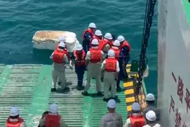 男子海钓落水漂流10小时，32岁船长掉头营救：宁愿看错也不愿漏掉一条生命视频封面
