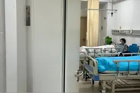 98年民警抓捕嫌犯时受伤流血，经调查嫌犯5人有3人患艾滋，最新进展：正留院观察图片