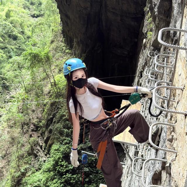 载誉前行！贵州十二背后荣膺行业重磅奖项！