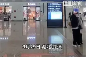 武汉天河机场亮起国家英雄照片，英雄站立的地方一定会有最亮的光图片