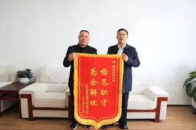 获赠锦旗！威海临港区“三张清单+保姆式服务”赢得企业连连点赞图片