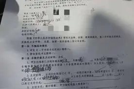 女子卖车反悔 强行吃住在车里90小时 吃喝拉撒全在车上图片