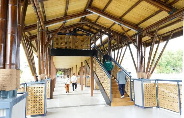 南平武夷山这座老桥 “披” 上竹衣归来