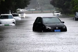 河南开封发布暴雨红色预警，防汛应急响应提升为三级！郑州和开封部分公交停运图片