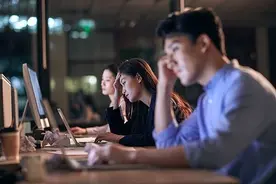 00后说不给加班费就不干，管理者“破防”后当有改变图片