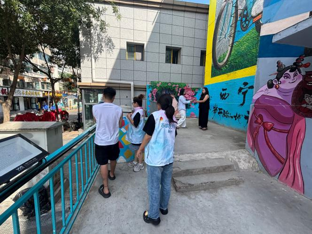城中区 青年志愿者助力中区旅游服务保障