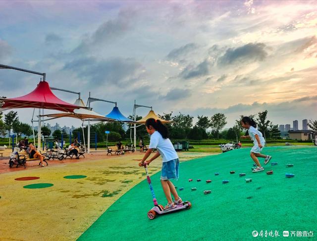 滨河公园景色美，消夏乘凉佳处
