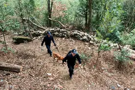 5人违规攀登被困元宝山 警方十四小时生死大营救图片