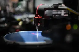 DeepSeek“刷屏”硅谷：芯片管制反激发中国大模型创新力？图片