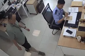 当海宁00后警察第一次收到锦旗，“显眼包”同事们“整活”了……图片